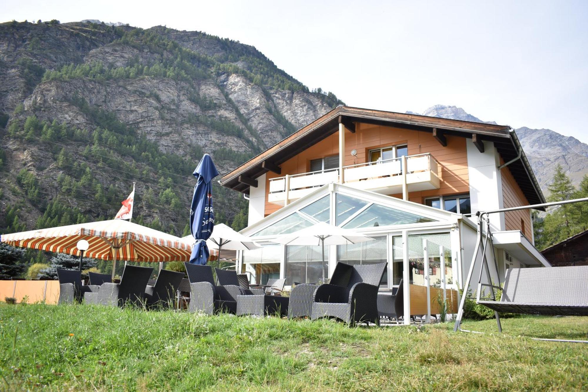 Restaurant & Hostel Hole In One Randa Eksteriør billede